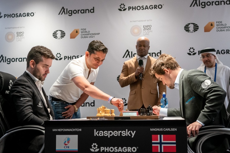 Carlsen vence o Campeonato Mundial de Xadrez de 2021 