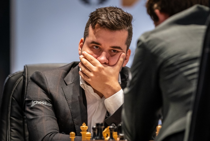 Magnus Carlsen vence o campeonato mundial de xadrez de 2021