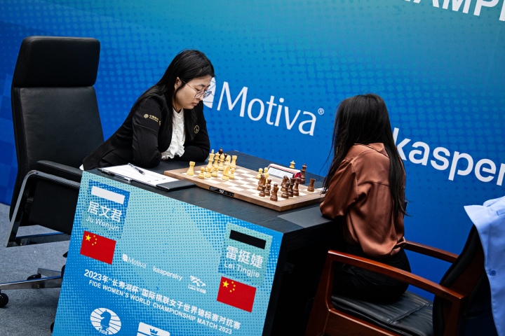 Mundial de xadrez novamente empatado, após Ding ganhar a